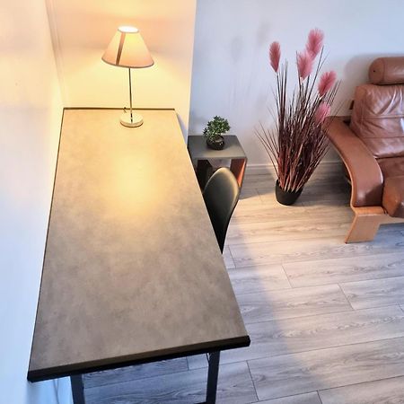 6 Appartements Et 4 Adresses A Mi-Chemin Entre Le Vieux Port Et L Ile De Re Ла-Рошель Екстер'єр фото