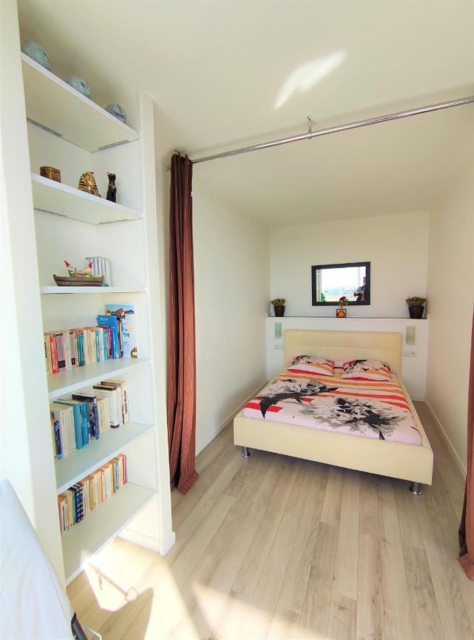 6 Appartements Et 4 Adresses A Mi-Chemin Entre Le Vieux Port Et L Ile De Re Ла-Рошель Екстер'єр фото
