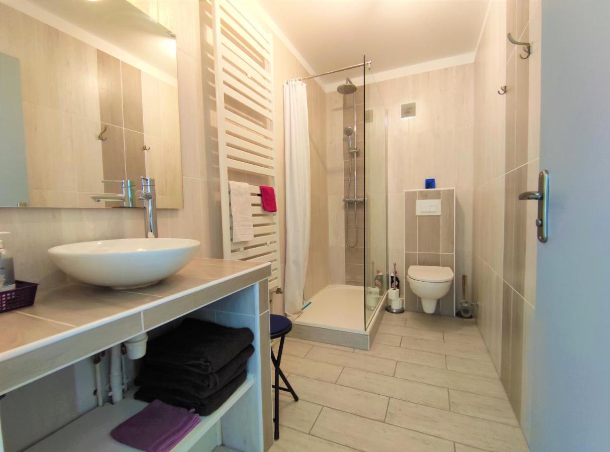 6 Appartements Et 4 Adresses A Mi-Chemin Entre Le Vieux Port Et L Ile De Re Ла-Рошель Екстер'єр фото
