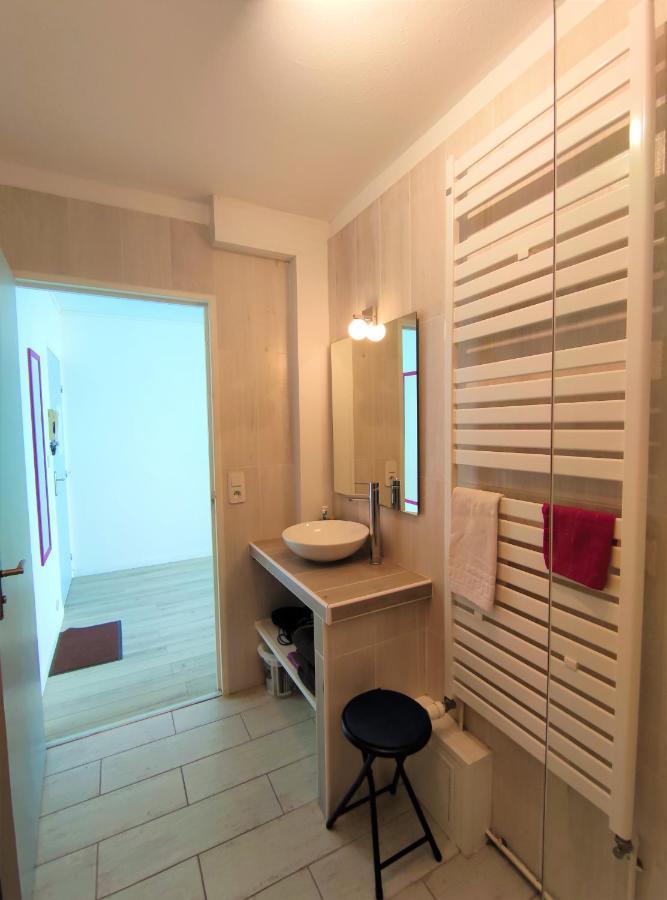 6 Appartements Et 4 Adresses A Mi-Chemin Entre Le Vieux Port Et L Ile De Re Ла-Рошель Екстер'єр фото